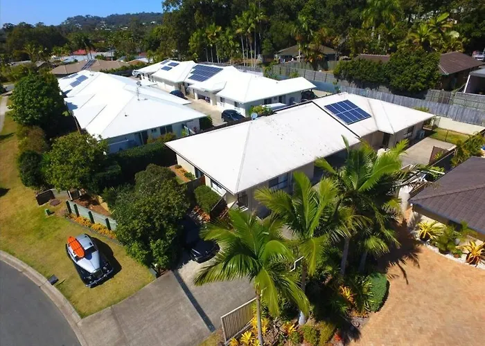 Chic 3-Bedroom Duplex, Air-Con, Pet Friendly