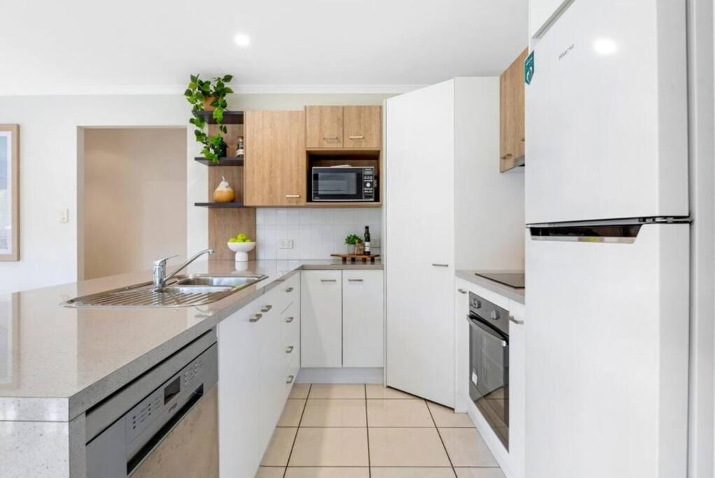 Chic 3-bedroom Duplex, Air-con, Pet Friendly Holiday home *