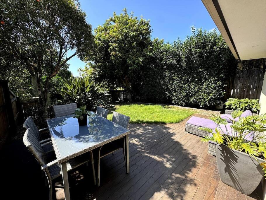 Chic 3-bedroom Duplex, Air-con, Pet Friendly * Buderim