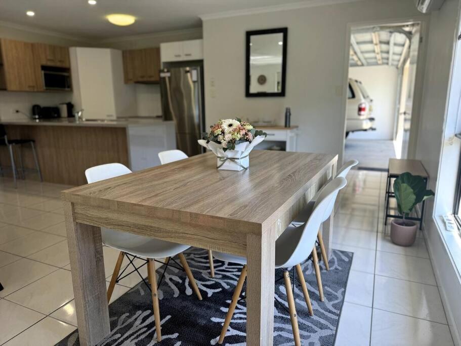 Holiday home Chic 3-bedroom Duplex, Air-con, Pet Friendly Buderim