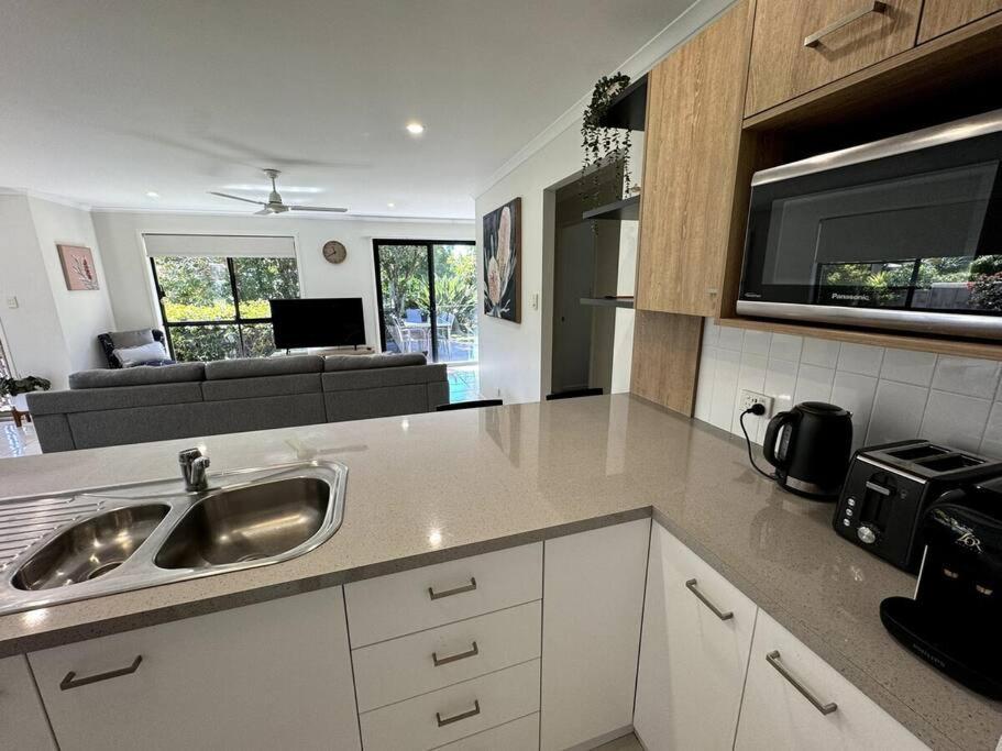 Chic 3-bedroom Duplex, Air-con, Pet Friendly * Buderim
