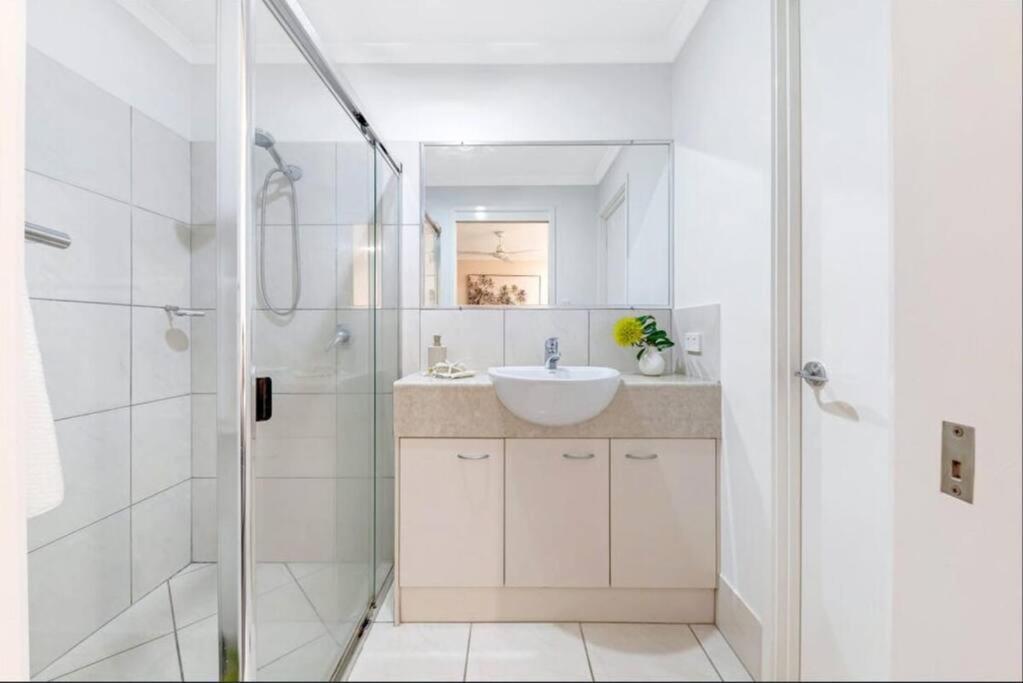 Holiday home Chic 3-bedroom Duplex, Air-con, Pet Friendly Buderim