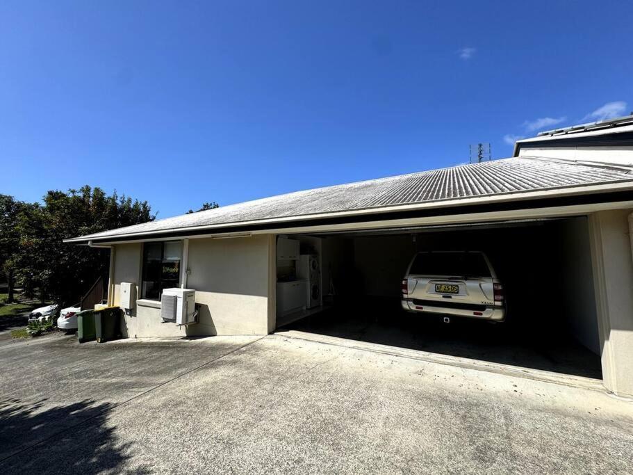 Chic 3-bedroom Duplex, Air-con, Pet Friendly